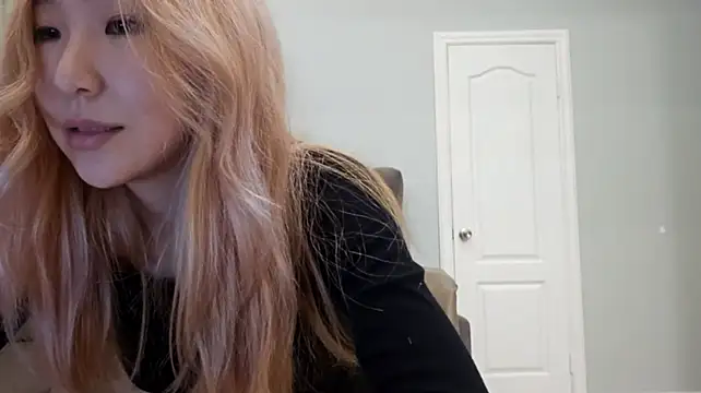 IoneGray live cam on StripChat