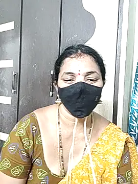 Leela_555 live cam on StripChat