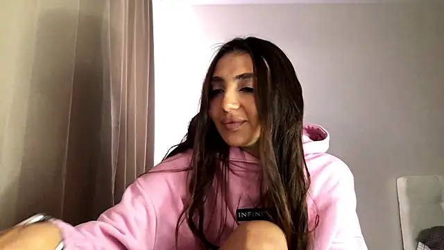 Ellya_ live cam on StripChat