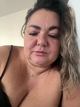 MikyVesela live cam preview