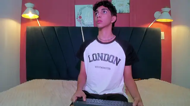 ero_boy40 live sex cam