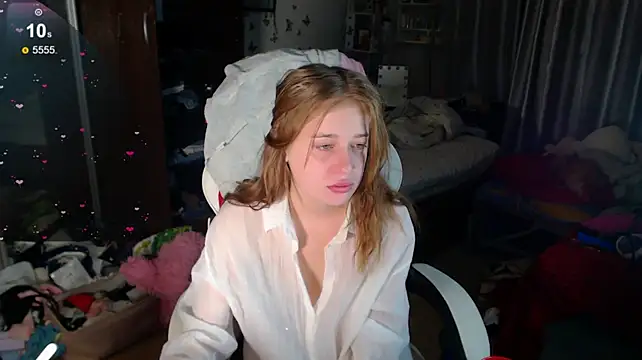 Kira_honeyy live cam on StripChat