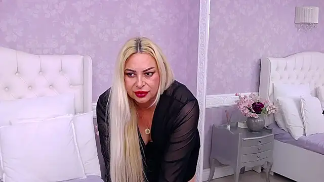 JulieRossini live cam preview