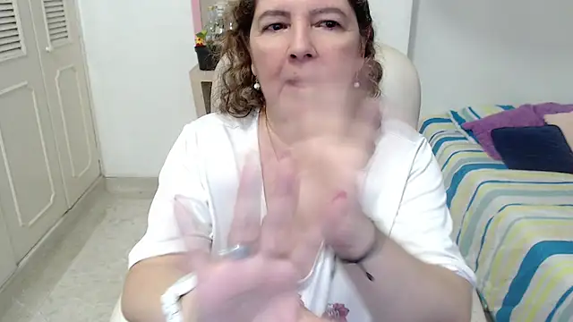 leonela_69 live cam preview