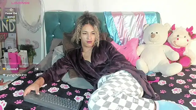 StefanyMiler live cam on StripChat