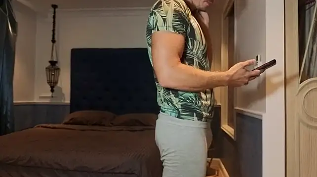 Marrymeplz live cam on StripChat