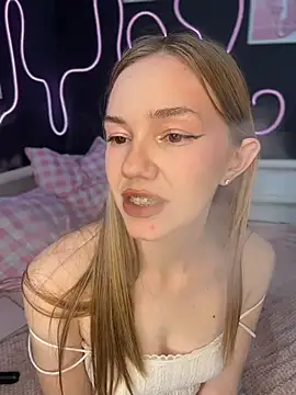 MilaMoone live sex cam