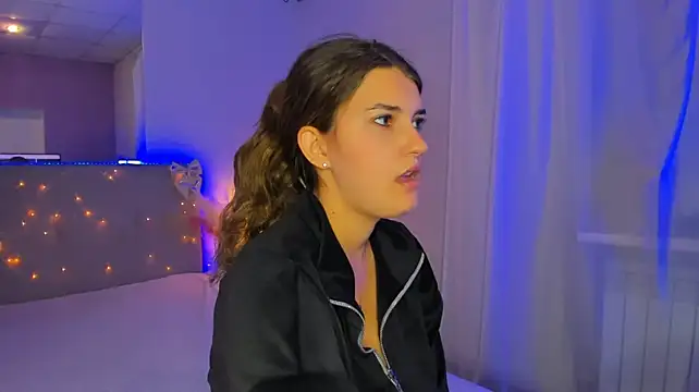 Laura_Leee