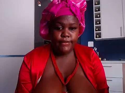 BigAreolasQueen live cam on StripChat