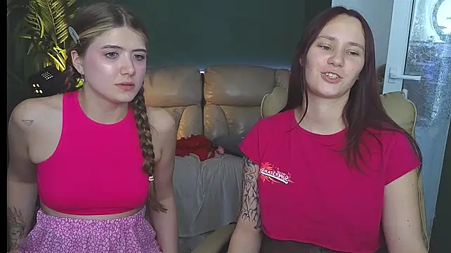 HotCaramellsTV webcam