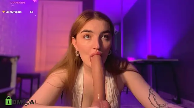 RinaAverEdge live cam on StripChat