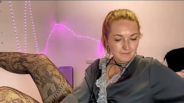 Golden_Fairy_566 live cam preview