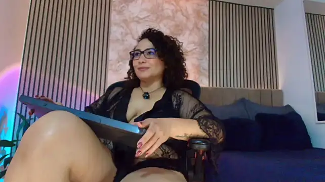 JuliRamirez live cam preview