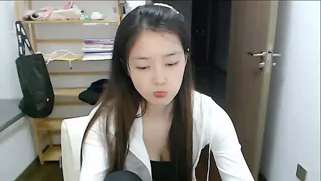 Mimi-cnbaby live cam on StripChat