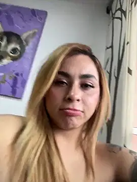 Kiki_11 live cam on StripChat