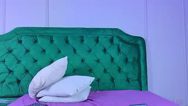 BELLA_TENTATION_CR live cam on StripChat