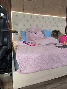 Nina_Skyy live cam on StripChat