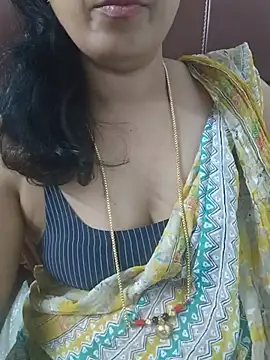 ____R-A-D-H-I-K-A____ webcam