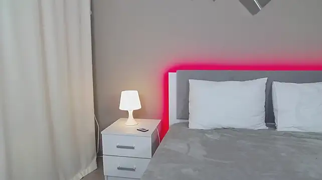 MiaVelmont live cam preview