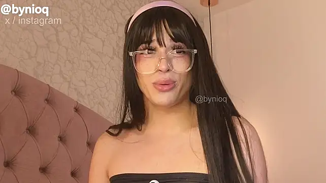 Nioki_ live cam on StripChat