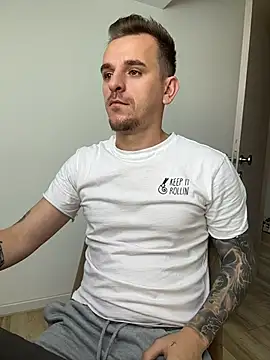 Huge_cock22cm live cam on StripChat