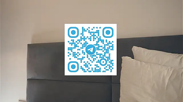 CourtneyBasbas webcam