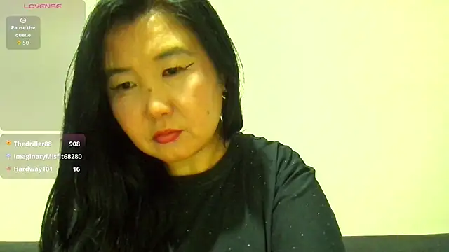 Bet_Lu live cam on StripChat