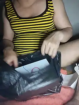 Zu_naa live cam on StripChat