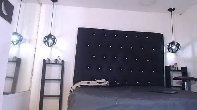 Cris_LaCobra_ live cam on StripChat