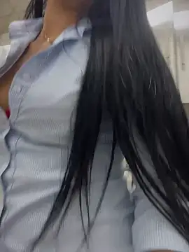 LuxeBrunetteXXX live cam preview