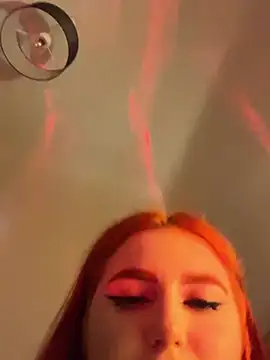 Redheadbitchh live cam preview