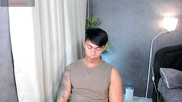 PinooyMilker live cam on StripChat