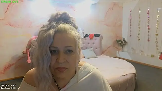 Penelope_Pinky live cam preview