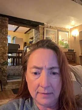 LouiseTswing live sex cam