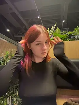 SaintMaya live cam preview