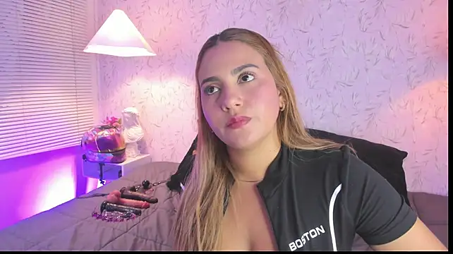 Natasha_Brm webcam