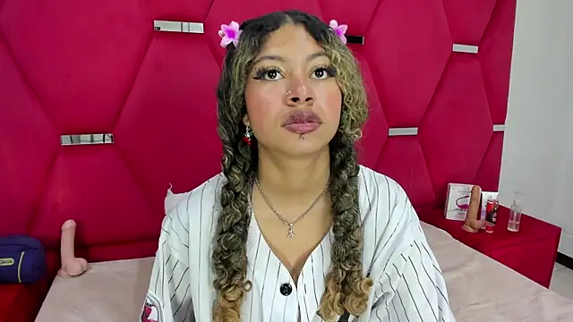 kImyGreySS webcam stripchat model stream image