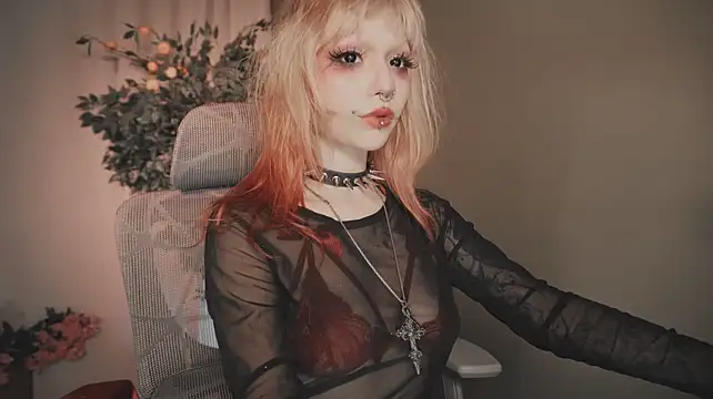 EffieRay live cam on StripChat
