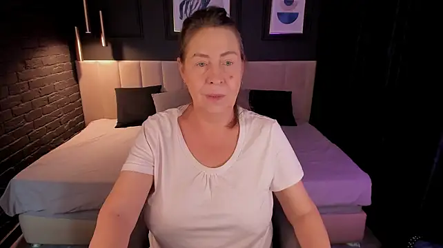LindaPassionate live cam preview