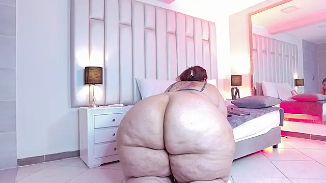 aandreaperez live cam on StripChat