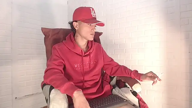 Edward_Milleer live cam on StripChat