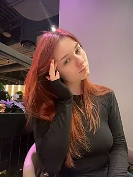 SaintMaya live cam on StripChat