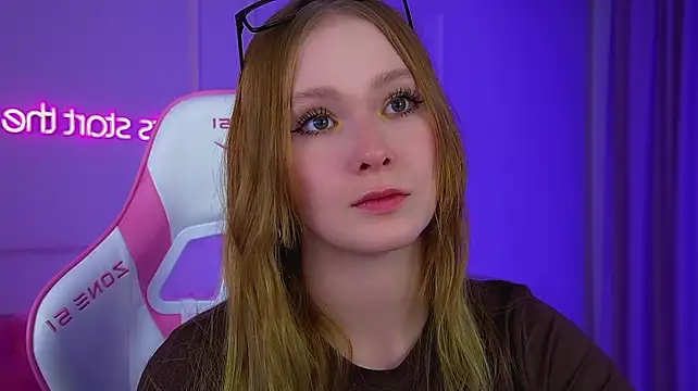 AgataFoxley live cam on StripChat