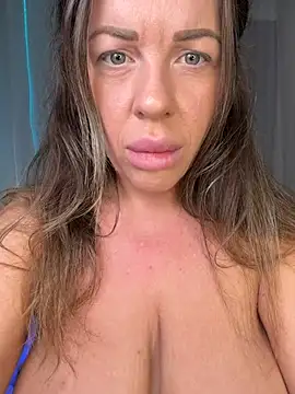 zlat_peach live cam on StripChat