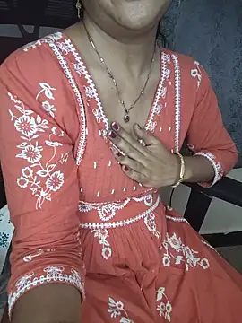 Cute-Smiely-Queen-Telugu live cam on StripChat
