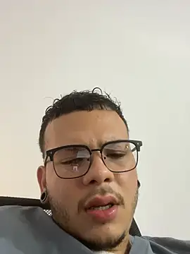 Latinoangel01 live cam on StripChat