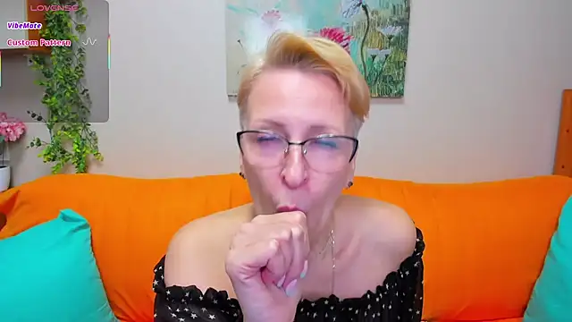 iamyourdream89 live cam on StripChat