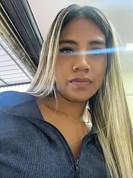 Kimmiebellarie live sex cam