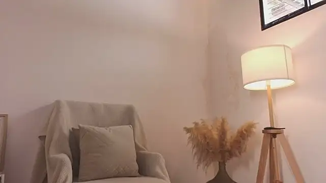 Emmaaa777 live cam on StripChat