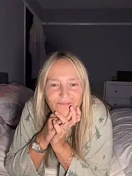 Blondnboujee53 live cam preview